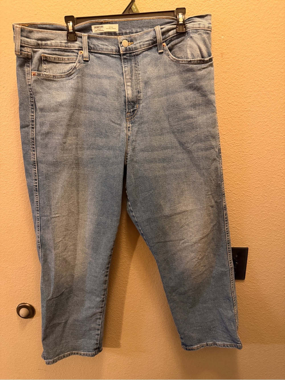 Relaxed Women's Light Wash Denim Jeans
